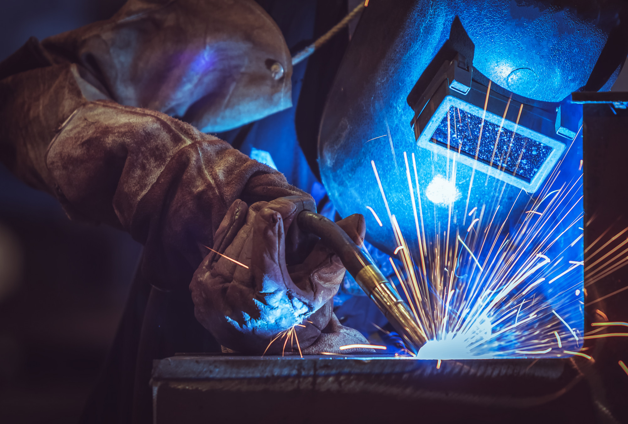 What are the advantages of argon arc welding